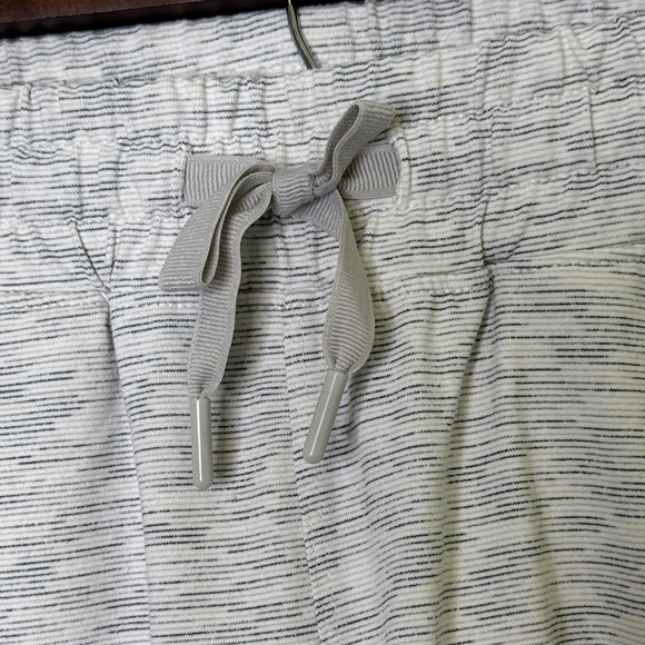 Mondetta Light Gray Athletic Men's Shorts - Picture 4 of 6